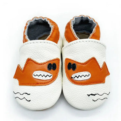 Bubebaby BabyLove Cow Leather First Walker Booties, featuring a classic design with a comfortable fit for early walkers. The booties are equipped with a flexible sole to support baby’s first steps. They come in a versatile colors, making them a stylish and practical choice for little ones