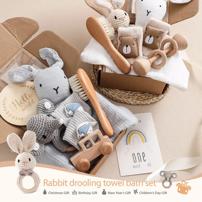 Discover the Montessori BabyLove Bath Set at BubeBaby, featuring a square bath towel and assorted gifts in a gift box. Designed for newborns (0-6 months), this unisex set includes a drooling towel, making bath time convenient and cozy. Lightweight at 250g, it’s perfect for your baby’s early days