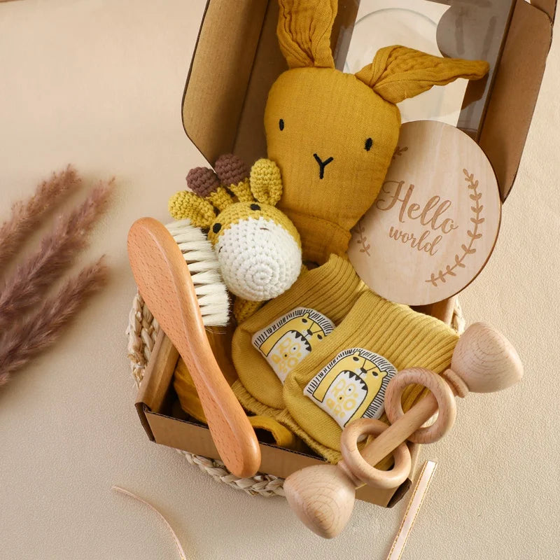 Discover the Montessori BabyLove Bath Set at BubeBaby, featuring a square bath towel and assorted gifts in a gift box. Designed for newborns (0-6 months), this unisex set includes a drooling towel, making bath time convenient and cozy. Lightweight at 250g, it’s perfect for your baby’s early days