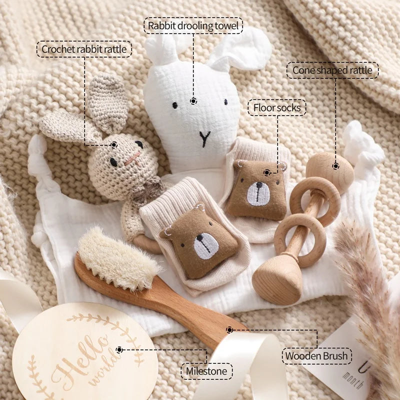 Discover the Montessori BabyLove Bath Set at BubeBaby, featuring a square bath towel and assorted gifts in a gift box. Designed for newborns (0-6 months), this unisex set includes a drooling towel, making bath time convenient and cozy. Lightweight at 250g, it’s perfect for your baby’s early days