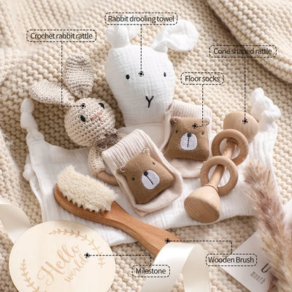 Discover the Montessori BabyLove Bath Set at BubeBaby, featuring a square bath towel and assorted gifts in a gift box. Designed for newborns (0-6 months), this unisex set includes a drooling towel, making bath time convenient and cozy. Lightweight at 250g, it’s perfect for your baby’s early days