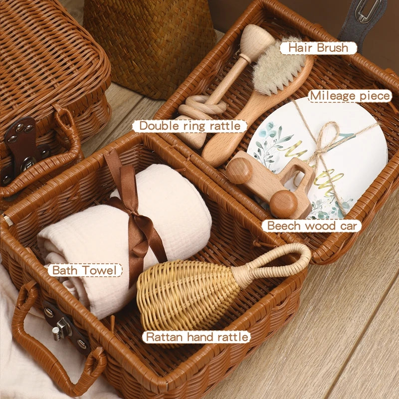 Discover the Montessori BabyLove Gift Set at BubeBaby, perfect for infants and toddlers. This unisex set includes classic bath toys like rubber ducks and boats. Ideal for 0-6 months, it promotes sensory development and makes a thoughtful gift. Note: Keep away from fire 