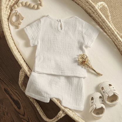 Shop our Stylish and comfortable outfits from Bubebaby, designed for children aged 0-6 years. Perfect for summer, these unisex sets are made from high-quality cotton linen and polyester, ensuring breathability and comfort. Features include a classic O-neck collar, regular short sleeves, and a pullover closure.