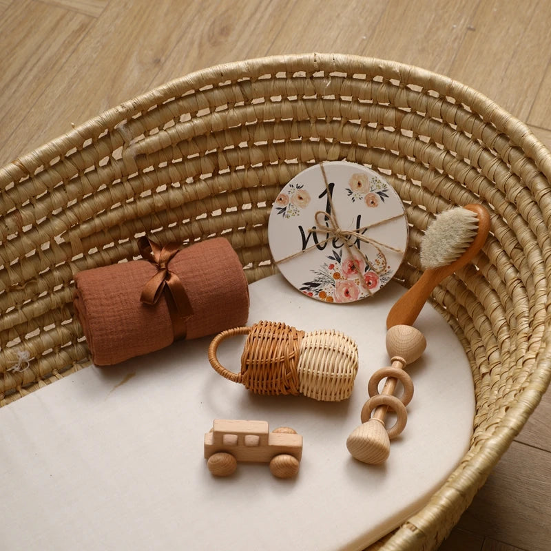 Discover the Montessori BabyLove Gift Set at BubeBaby, perfect for infants and toddlers. This unisex set includes classic bath toys like rubber ducks and boats. Ideal for 0-6 months, it promotes sensory development and makes a thoughtful gift. Note: Keep away from fire 
