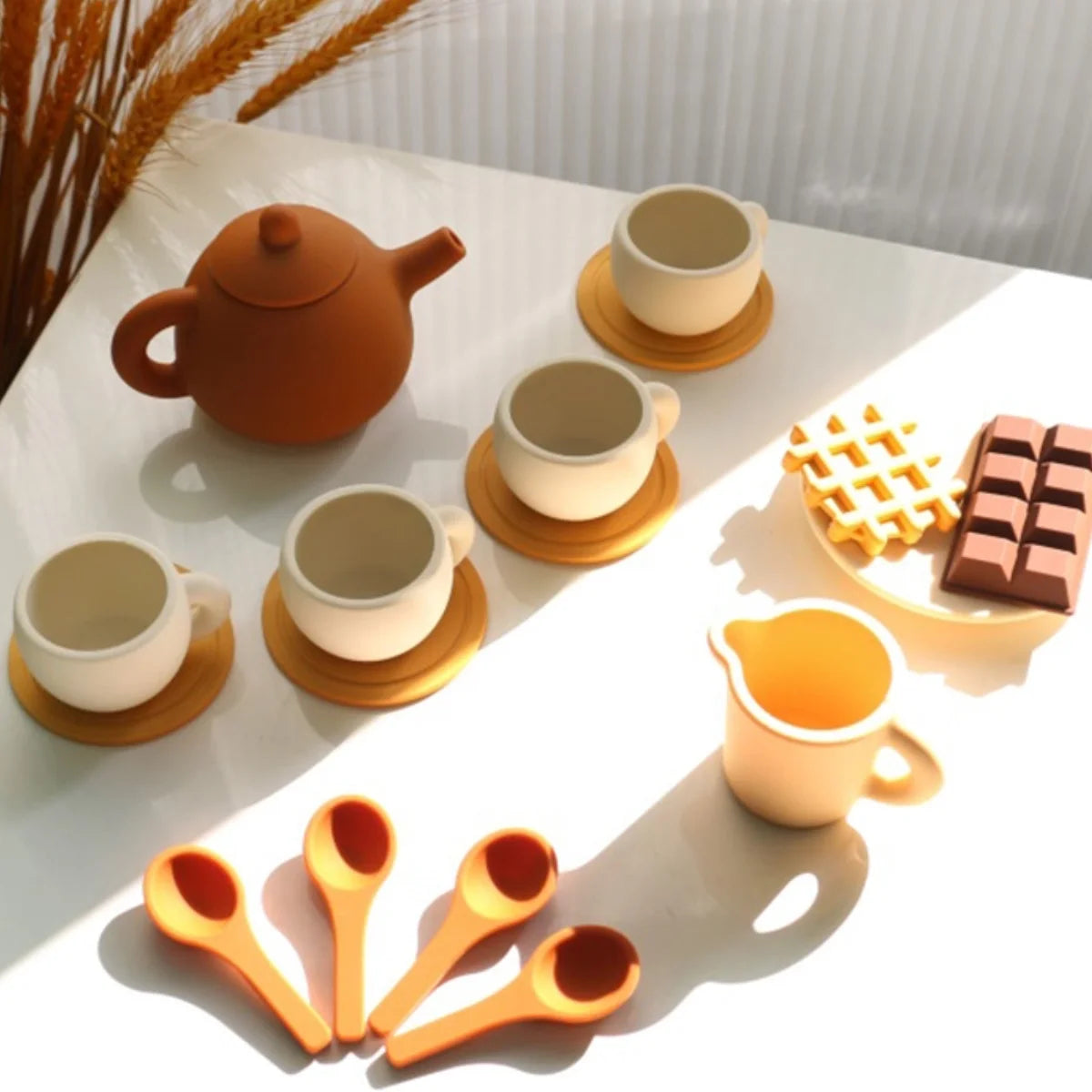 Full silicone tea set with four spoons in warm caramel tones