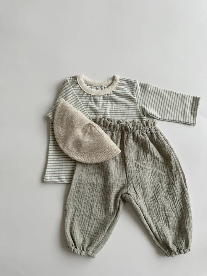 Soft muslin pants for babies from the BabyLove by Bubebaby collection. The pants are made of lightweight, breathable fabric with a gentle, stretchy waistband and a relaxed fit for comfort. The color is a soft, neutral tone, suitable for pairing with various baby tops
