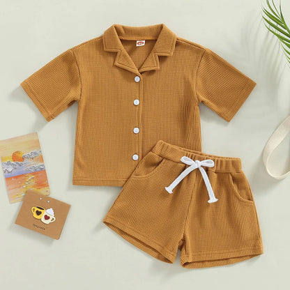 Shop our Bubebaby BabyLove summer baby unisex sets made from cotton and polyester, featuring a V-neck, single-breasted closure, and short sleeves. Available for ages 0-4 years with sizes ranging from 80-120 cm. The set includes a top and shorts with a cute print pattern, fitting true to size. Ideal for warm weather, these sets ensure comfort and style for your little ones.