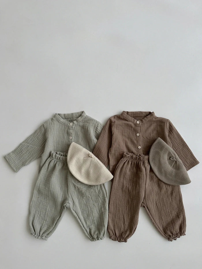 Soft muslin pants for babies from the BabyLove by Bubebaby collection. The pants are made of lightweight, breathable fabric with a gentle, stretchy waistband and a relaxed fit for comfort. The color is a soft, neutral tone, suitable for pairing with various baby tops