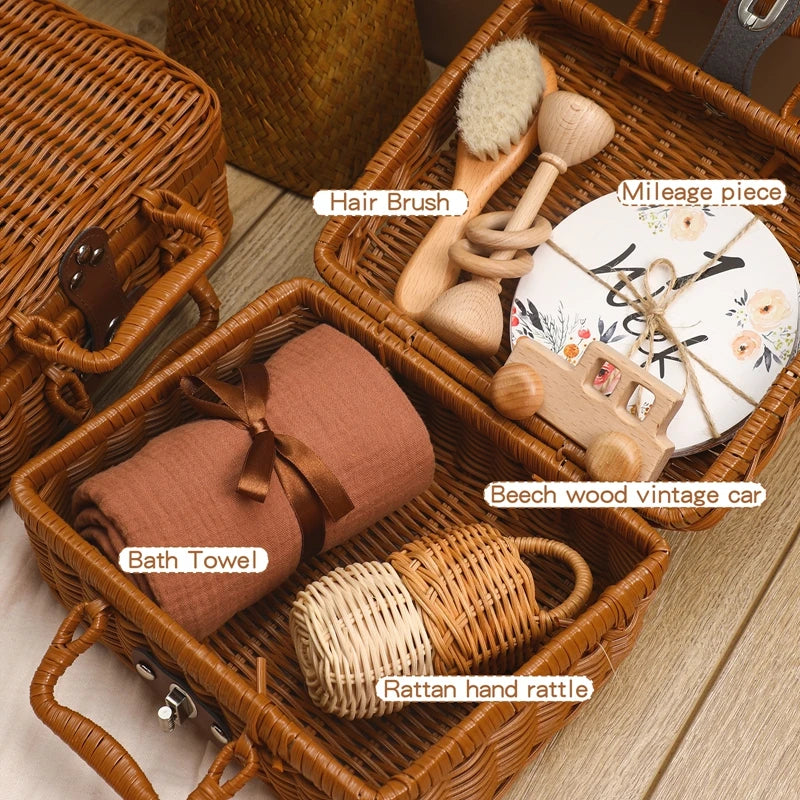 Discover the Montessori BabyLove Gift Set at BubeBaby, perfect for infants and toddlers. This unisex set includes classic bath toys like rubber ducks and boats. Ideal for 0-6 months, it promotes sensory development and makes a thoughtful gift. Note: Keep away from fire 