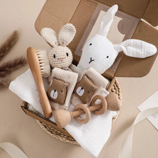 Discover the Montessori BabyLove Bath Set at BubeBaby, featuring a square bath towel and assorted gifts in a gift box. Designed for newborns (0-6 months), this unisex set includes a drooling towel, making bath time convenient and cozy. Lightweight at 250g, it’s perfect for your baby’s early days