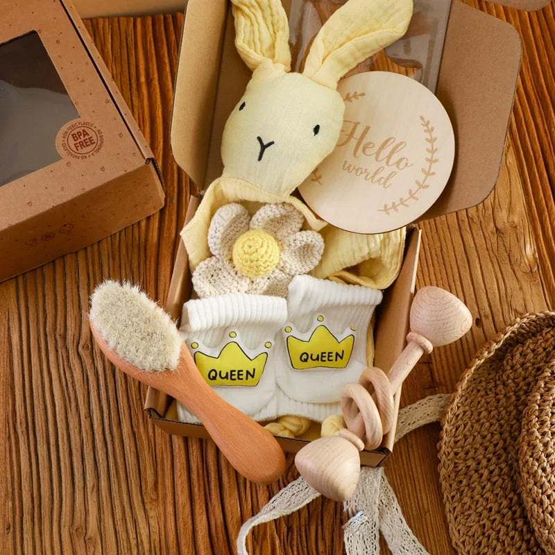 Discover the Montessori BabyLove Bath Set at BubeBaby, featuring a square bath towel and assorted gifts in a gift box. Designed for newborns (0-6 months), this unisex set includes a drooling towel, making bath time convenient and cozy. Lightweight at 250g, it’s perfect for your baby’s early days