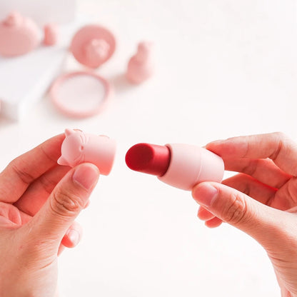 Discover our CE-certified silicone makeup cosmetics set, perfect for ages 3-6. Safe and chemical-free, this play set encourages creativity and imaginative play, allowing little ones to explore their style in a fun, secure way. Ideal for budding beauty enthusiasts babylove montessori