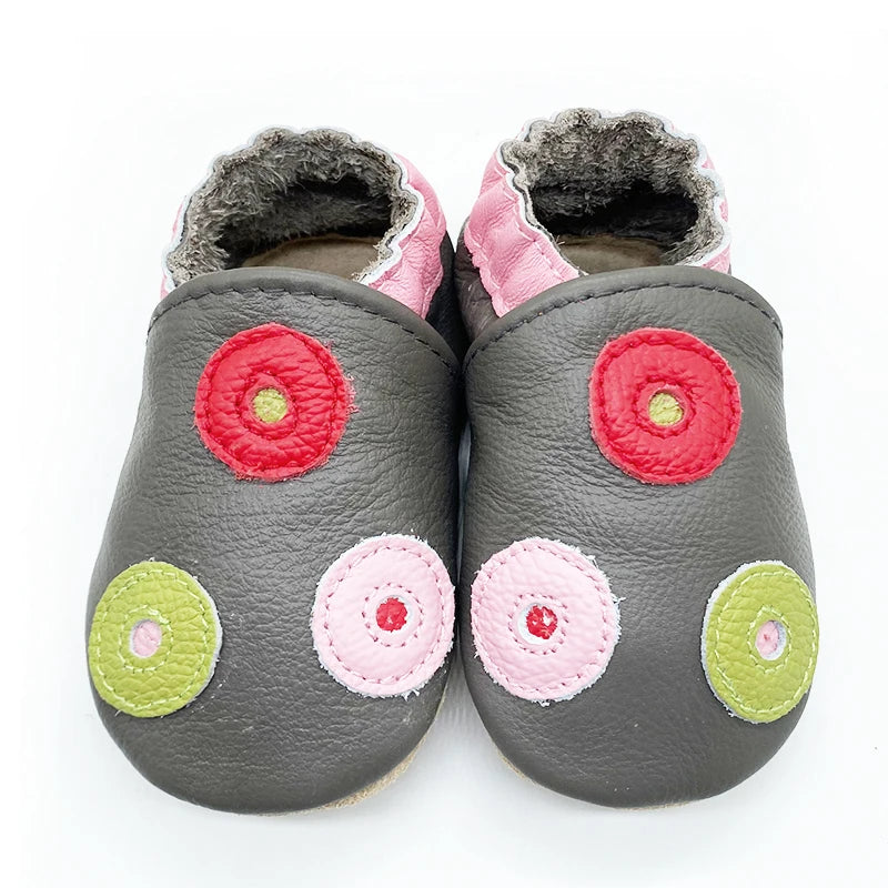 Bubebaby BabyLove Cow Leather First Walker Booties, featuring a classic design with a comfortable fit for early walkers. The booties are equipped with a flexible sole to support baby’s first steps. They come in a versatile colors, making them a stylish and practical choice for little ones