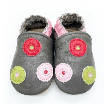 Bubebaby BabyLove Cow Leather First Walker Booties, featuring a classic design with a comfortable fit for early walkers. The booties are equipped with a flexible sole to support baby’s first steps. They come in a versatile colors, making them a stylish and practical choice for little ones