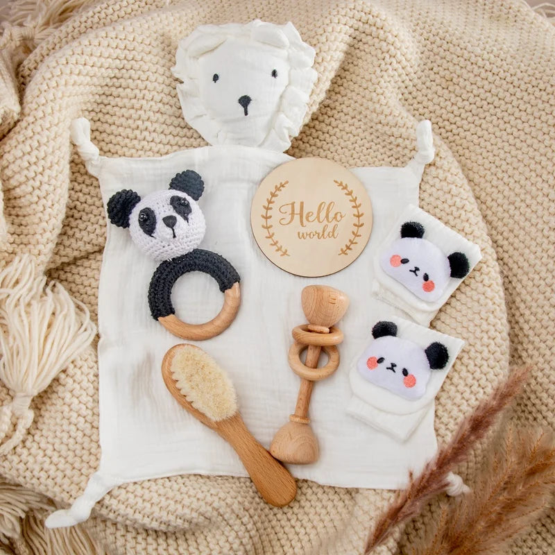 Discover the Montessori BabyLove Bath Set at BubeBaby, featuring a square bath towel and assorted gifts in a gift box. Designed for newborns (0-6 months), this unisex set includes a drooling towel, making bath time convenient and cozy. Lightweight at 250g, it’s perfect for your baby’s early days