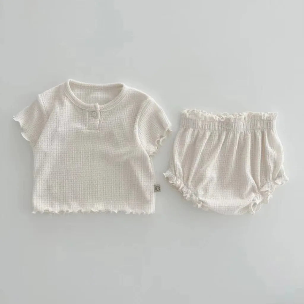 Discover the Bubebaby BabyLove Summer Set, designed for 1-3Y toddlers. This unisex 2-piece outfit is crafted from 95% cotton, ensuring comfort and style with a solid pattern and O-neck pullover. Perfect fit for your little one this season