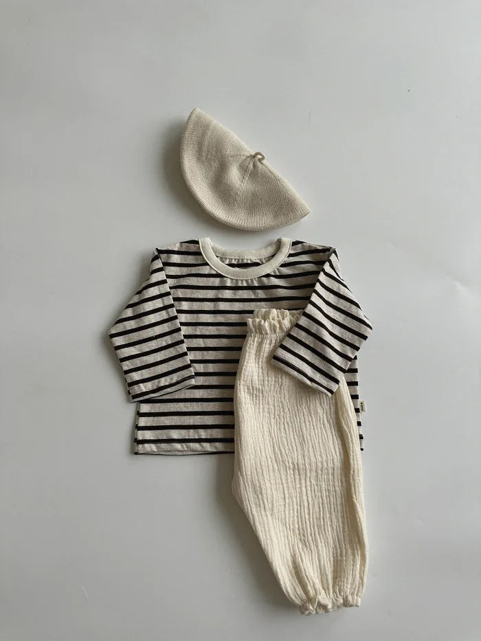 Soft muslin pants for babies from the BabyLove by Bubebaby collection. The pants are made of lightweight, breathable fabric with a gentle, stretchy waistband and a relaxed fit for comfort. The color is a soft, neutral tone, suitable for pairing with various baby tops
