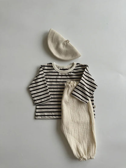 Soft muslin pants for babies from the BabyLove by Bubebaby collection. The pants are made of lightweight, breathable fabric with a gentle, stretchy waistband and a relaxed fit for comfort. The color is a soft, neutral tone, suitable for pairing with various baby tops
