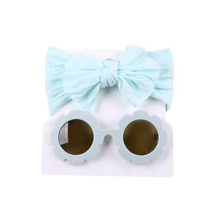 Unisex babylove headband and sunglasses set made of high-quality nylon and plastic. Suitable for ages 0-6 years, featuring solid patterns. Includes a nylon headband (16cm x 8cm) and plastic sunglasses (13cm x 5cm). Perfect for all seasons and occasions, both indoors and outdoors
