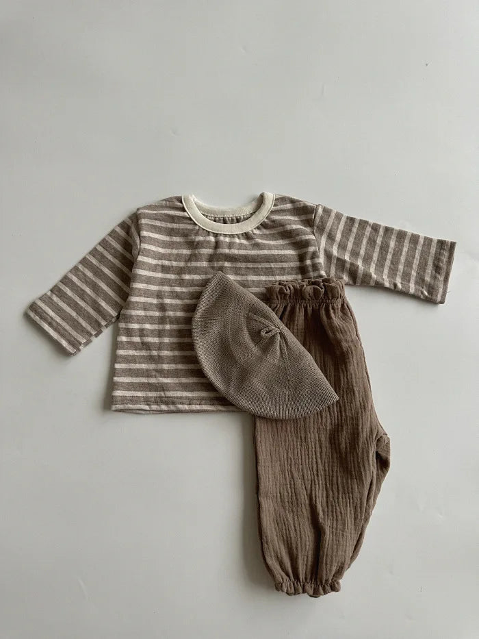 Soft muslin pants for babies from the BabyLove by Bubebaby collection. The pants are made of lightweight, breathable fabric with a gentle, stretchy waistband and a relaxed fit for comfort. The color is a soft, neutral tone, suitable for pairing with various baby tops