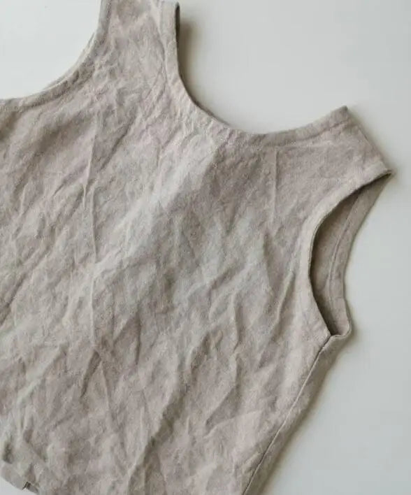 Discover the perfect summer outfit for your little one with the Bubebaby BabyLove set. Made from 100% cotton, this casual, unisex set is designed for children aged 1-3 years. Featuring a solid fabric, O-neck, sleeveless raglan style, and a comfortable pullover closure, it’s ideal for warm days.