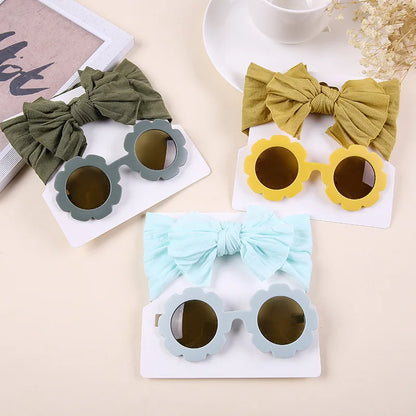 Unisex babylove headband and sunglasses set made of high-quality nylon and plastic. Suitable for ages 0-6 years, featuring solid patterns. Includes a nylon headband (16cm x 8cm) and plastic sunglasses (13cm x 5cm). Perfect for all seasons and occasions, both indoors and outdoors