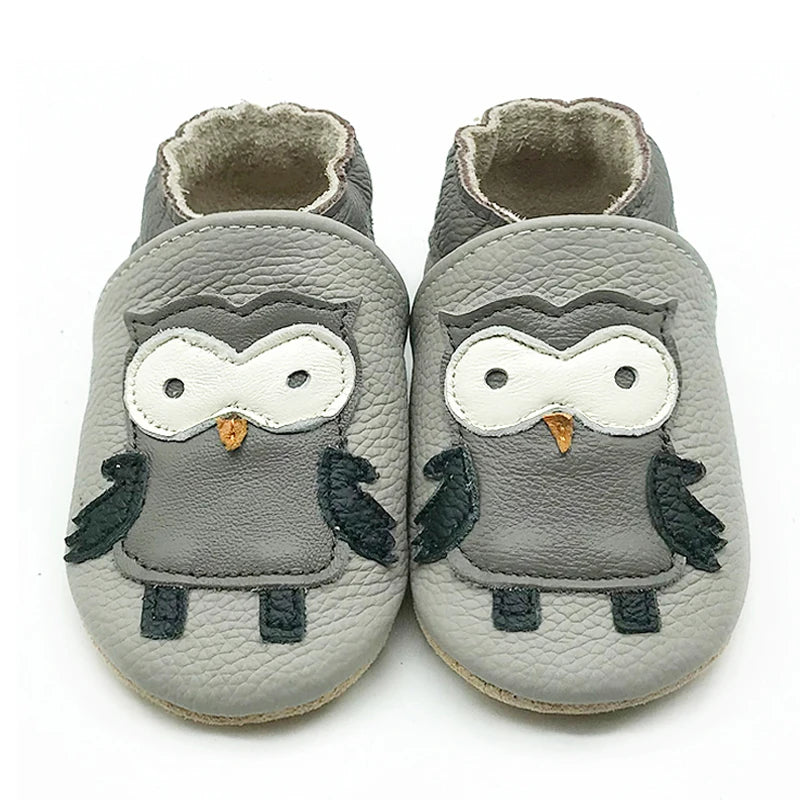 Bubebaby BabyLove Cow Leather First Walker Booties, featuring a classic design with a comfortable fit for early walkers. The booties are equipped with a flexible sole to support baby’s first steps. They come in a versatile colors, making them a stylish and practical choice for little ones