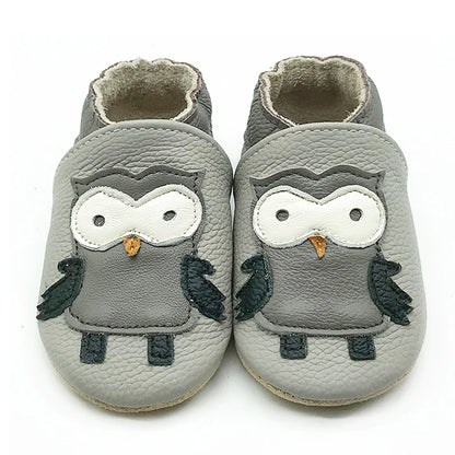 Bubebaby BabyLove Cow Leather First Walker Booties, featuring a classic design with a comfortable fit for early walkers. The booties are equipped with a flexible sole to support baby’s first steps. They come in a versatile colors, making them a stylish and practical choice for little ones